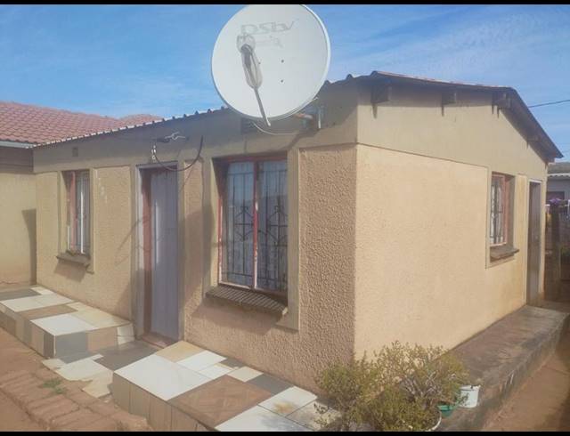 2 BEDROOM HOUSE FOR SALE IN ZONKIZIZWE